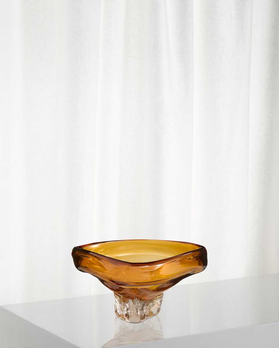 Alistair Bowl, Medium